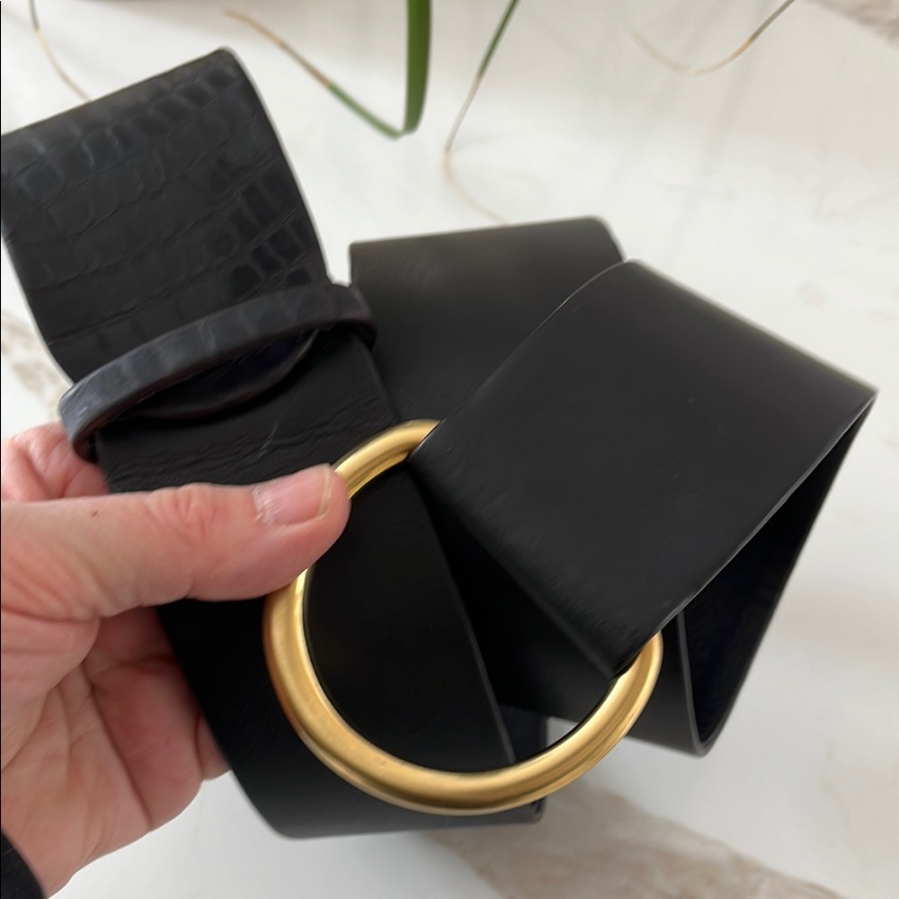 EUC Suzi Roher dark brown fine leather belt with heavy brass fold over buckle